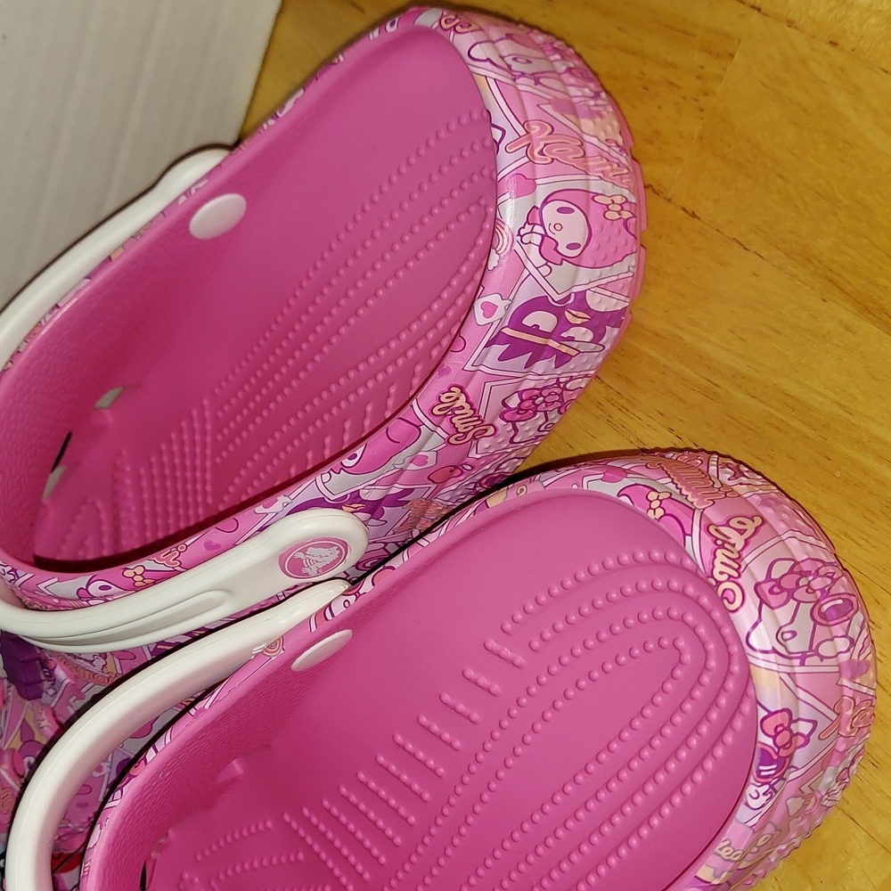 NEW Crocs x Hello Kitty Classic Clogs with Jibbitz W11/M9 - Picture 6 of 9